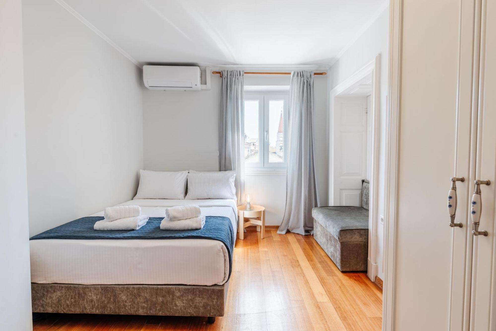 "San Giacomo Square Apt." In The Heart Of Old Town Corfu  Екстериор снимка
